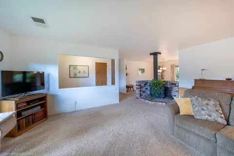 230 Woodhill Dr, Redding, CA 96003 photo 5