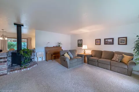 230 Woodhill Dr, Redding, CA 96003 photo 4