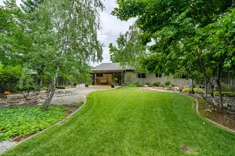 230 Woodhill Dr, Redding, CA 96003 photo 28