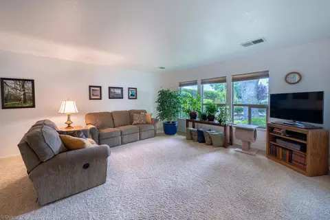 230 Woodhill Dr, Redding, CA 96003 photo 3