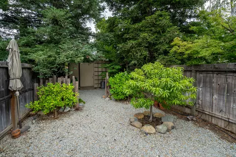 230 Woodhill Dr, Redding, CA 96003 photo 31