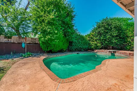 513 Estate St, Redding, CA 96002 photo 2