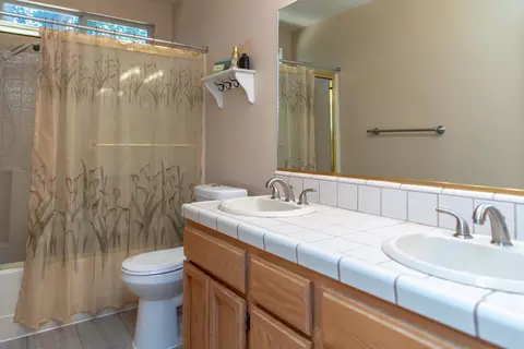 1887 Galway Dr, Redding, CA 96001 photo 9