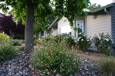 1887 Galway Dr, Redding, CA 96001 photo 2