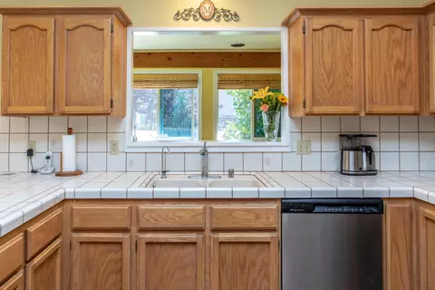 1887 Galway Dr, Redding, CA 96001 photo 28