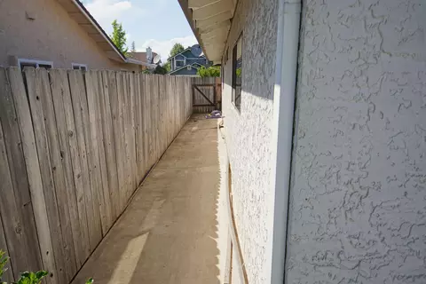 752 Teakwood Dr, Redding, CA 96003 photo 32