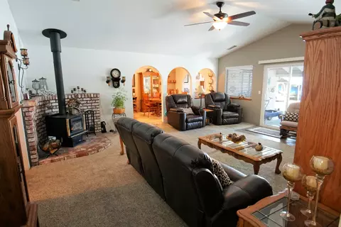 752 Teakwood Dr, Redding, CA 96003 photo 11