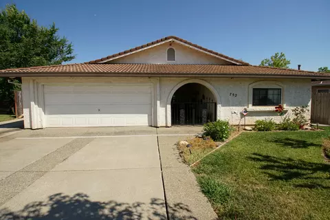 752 Teakwood Dr, Redding, CA 96003 photo 2