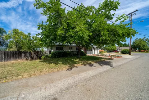 3570 Elizabeth Way, Redding, CA 96001 photo 4