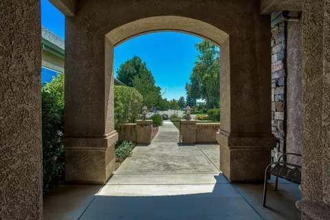 3004 Western Oak Dr, Redding, CA 96002 photo 3