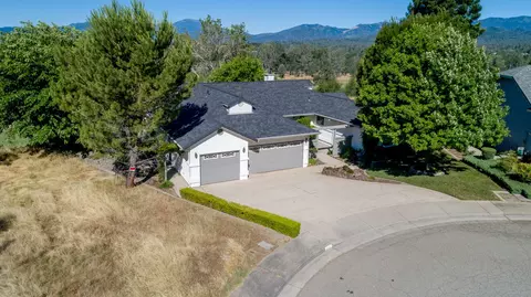 6010 Gleneagles Ct, Redding, CA 96003 photo 2