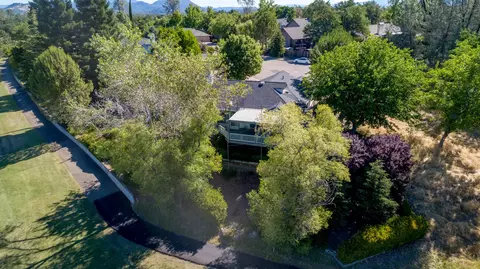 6010 Gleneagles Ct, Redding, CA 96003 photo 3