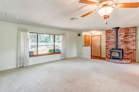11421 Suggie Ln, Redding, CA 96003 photo 6