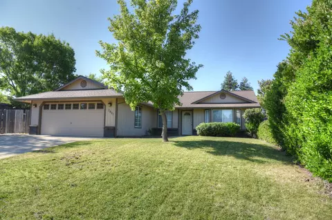 2837 Antigua Dr, Redding, CA 96003 photo 2