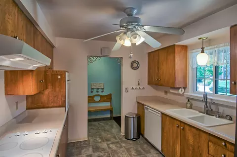 1817 Manchester Dr, Redding, CA 96002 photo 8