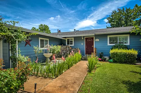 1817 Manchester Dr, Redding, CA 96002 photo 2