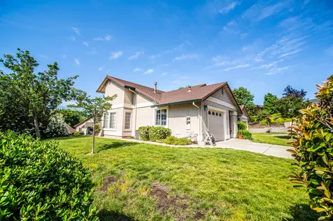 784 Stonebriar Trl, Redding, CA 96003 photo 3