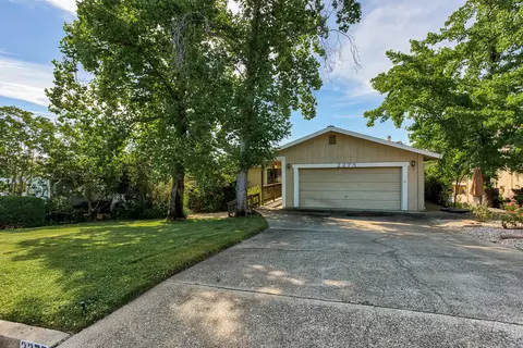 2275 Oak Ridge Dr, Redding, CA 96001 photo 2