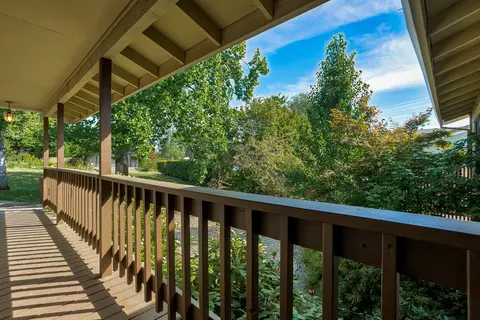 2275 Oak Ridge Dr, Redding, CA 96001 photo 3