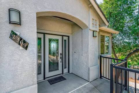 2369 Chestnut St, Redding, CA 96001 photo 3