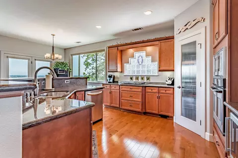 2369 Chestnut St, Redding, CA 96001 photo 9