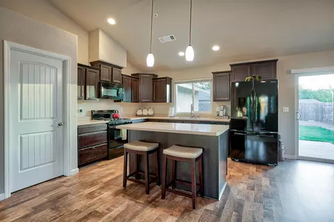 7106 Daybreak Ct, Redding, CA 96001 photo 3