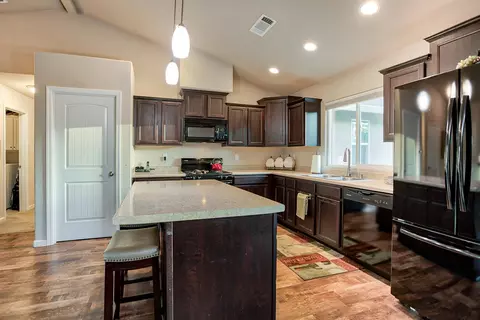 7106 Daybreak Ct, Redding, CA 96001 photo 2