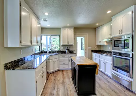 2071 Vineyard Trl, Redding, CA 96003 photo 11