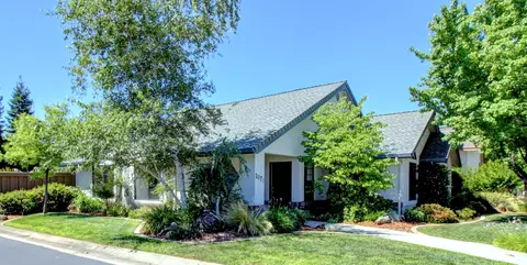 2071 Vineyard Trl, Redding, CA 96003 photo 4