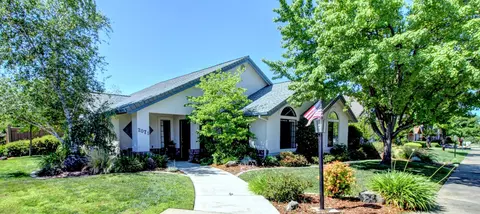 2071 Vineyard Trl, Redding, CA 96003 photo 1