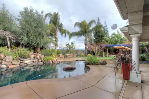 2325 Dream St, Redding, CA 96001 photo 2