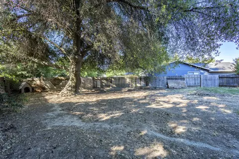 6973 Yvonne Ct, Redding, CA 96001 photo 7
