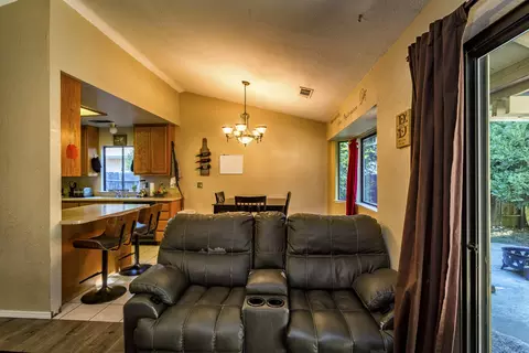 6973 Yvonne Ct, Redding, CA 96001 photo 10