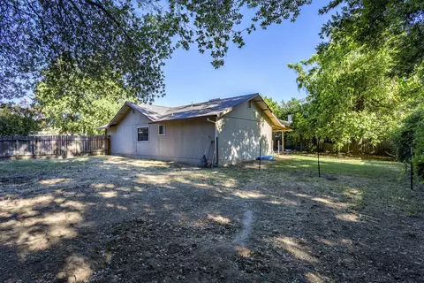 6973 Yvonne Ct, Redding, CA 96001 photo 8