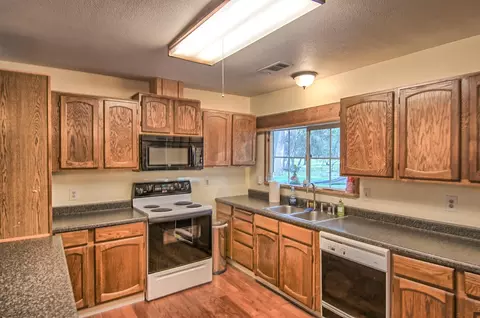 16271 Craig Ln, Anderson, CA 96007 photo 9