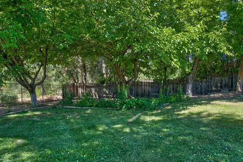 421 Rosewood, Redding, CA 96003 photo 43