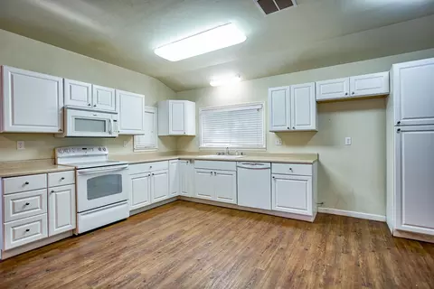 1875 7th St, Redding, CA 96001 photo 4