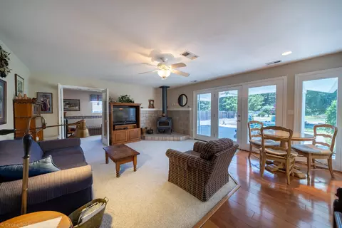 2955 Balaton Ave, Redding, CA 96001 photo 16
