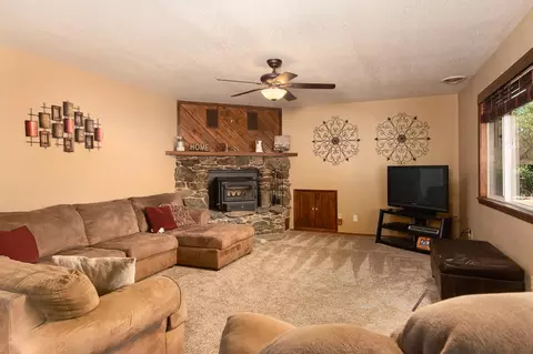 21800 Parkway Dr, Red Bluff, CA 96080 photo 2