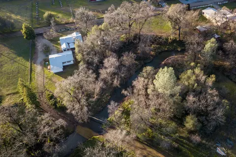9993 Salmon Creek Rd, Redding, CA 96003 photo 2