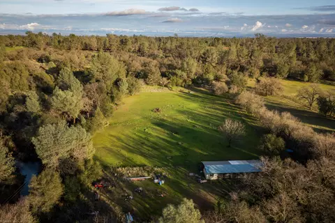 9993 Salmon Creek Rd, Redding, CA 96003 photo 4