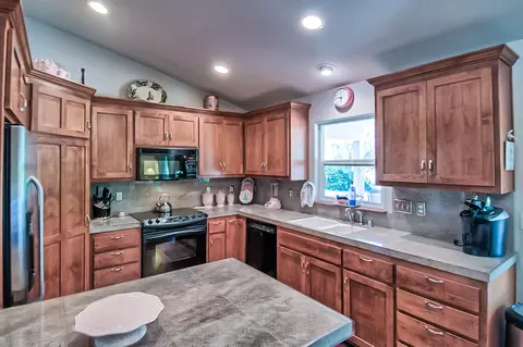 4380 Cynthia Way, Redding, CA 96002 photo 14
