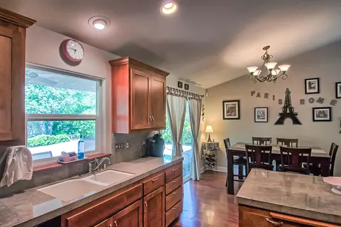 4380 Cynthia Way, Redding, CA 96002 photo 11