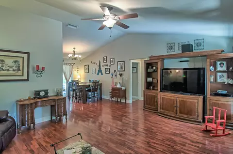 4380 Cynthia Way, Redding, CA 96002 photo 8