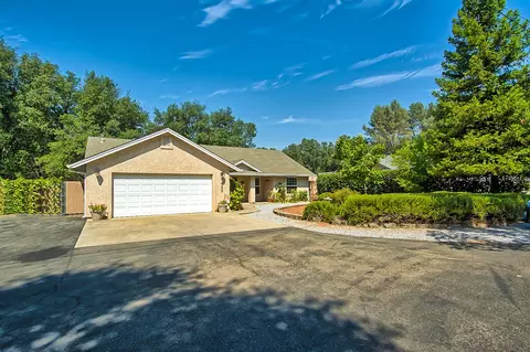 4380 Cynthia Way, Redding, CA 96002 photo 2