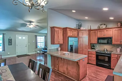 4380 Cynthia Way, Redding, CA 96002 photo 13