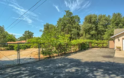 4380 Cynthia Way, Redding, CA 96002 photo 4