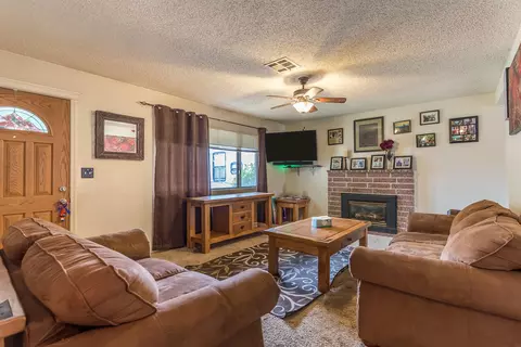 2107 Solar Way, Redding, CA 96002 photo 4