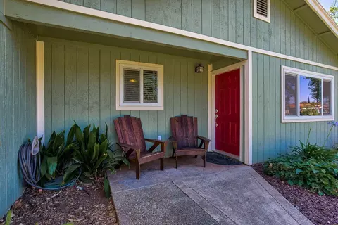 2365 Kerry Ave, Redding, CA 96002 photo 2