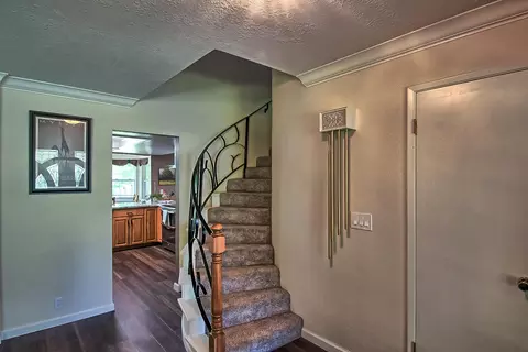3059 Forest Hills Dr, Redding, CA 96002 photo 5